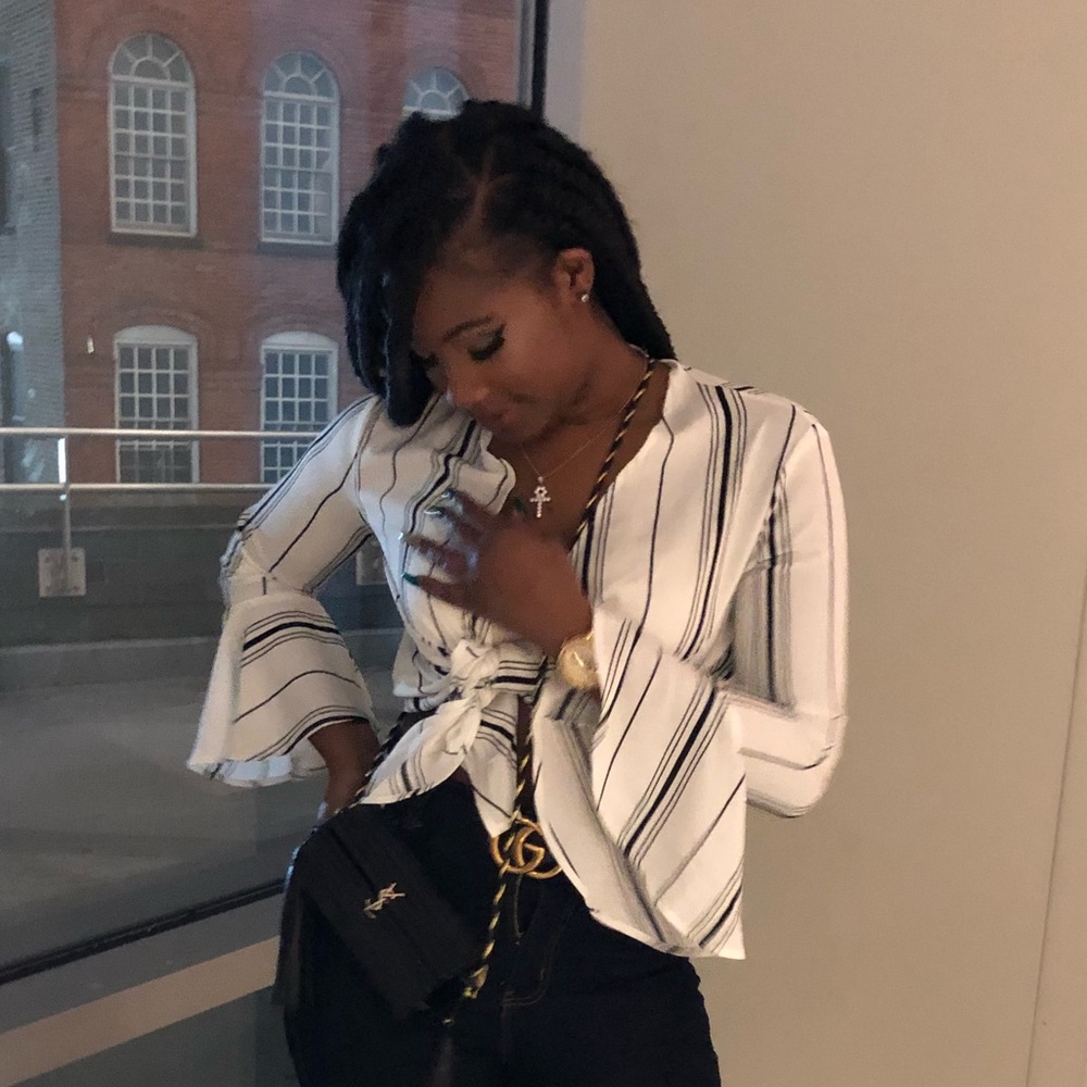 Super Cute Cropped Top Blouse - Picture 5 of 7